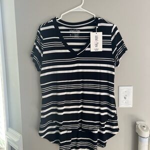 NWT Latched Mama V-Neck Nursing Tee